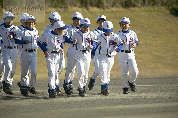 Teamwork  Junge - Person  rennen  Feld  Baseball