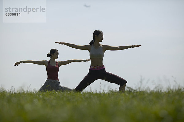 Frau  2  jung  Yoga