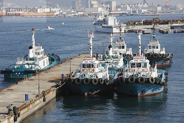 Hafen  Anker werfen  ankern  Schlepper  Hyogo  Japan  Kobe