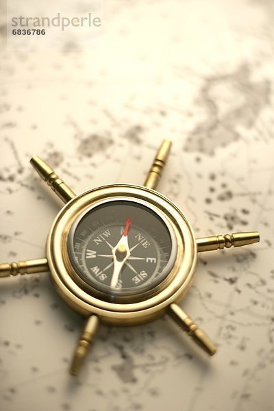 Kompass und Landkarte
