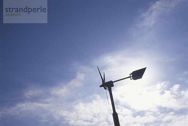 Windturbine Windrad Windräder Wolke Himmel blau Japan