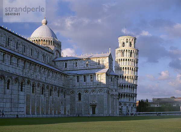 angelehnt  Kathedrale  Italien  Pisa