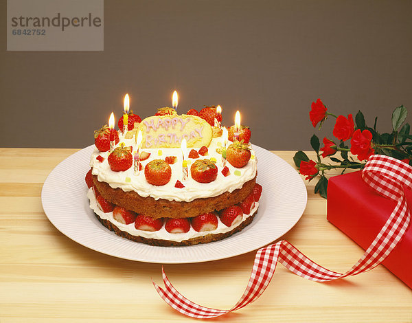Geburtstag  Kuchen  Erdbeere  Tisch