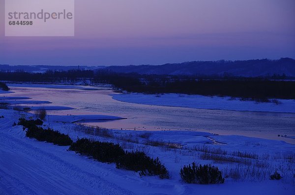 Morgen  über  Fluss  früh  Hokkaido  Japan  Tokachi  Dämmerung