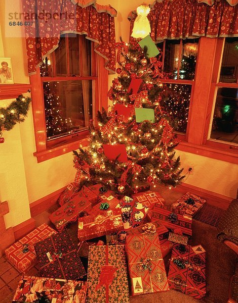 Vereinigte Staaten von Amerika USA Geburtstagsgeschenk Haufen Zimmer Weihnachten Weihnachtsbaum Tannenbaum Wohnzimmer Iowa