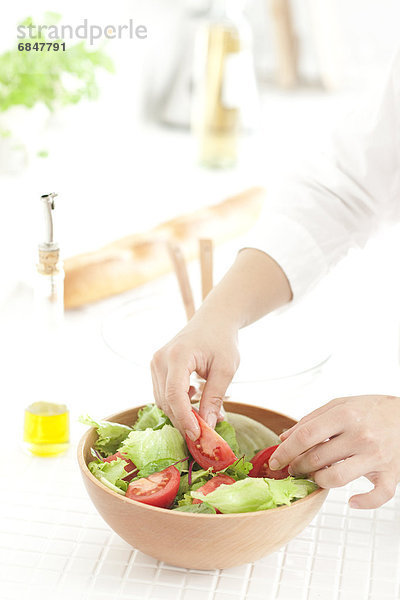 Frau  Salat  Produktion  jung
