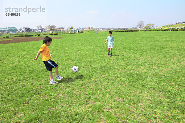 Junge - Person Feld jung Fußball Tokyo Hauptstadt spielen