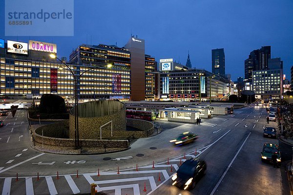 Nacht  Shinjuku  Haltestelle  Haltepunkt  Station  Zug