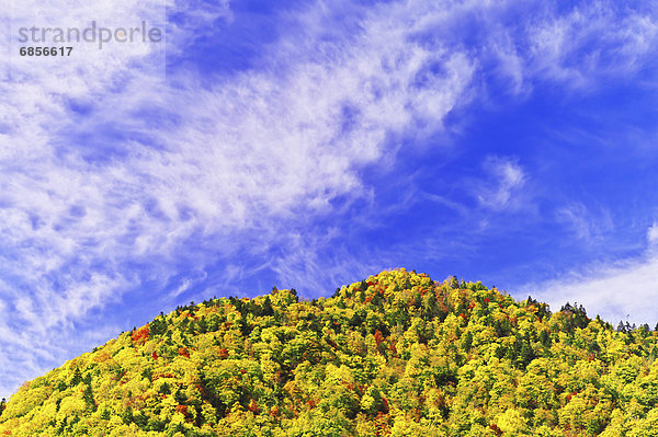 Berg  Himmel  über  Herbst  blau