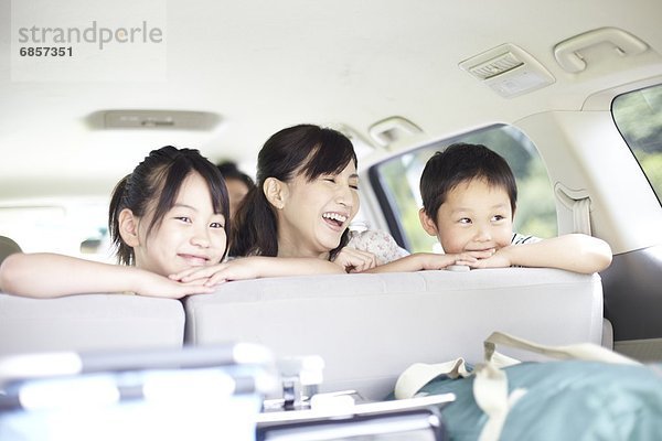 lachen  Sitzmöbel  Auto  2  Mutter - Mensch  Sitzplatz