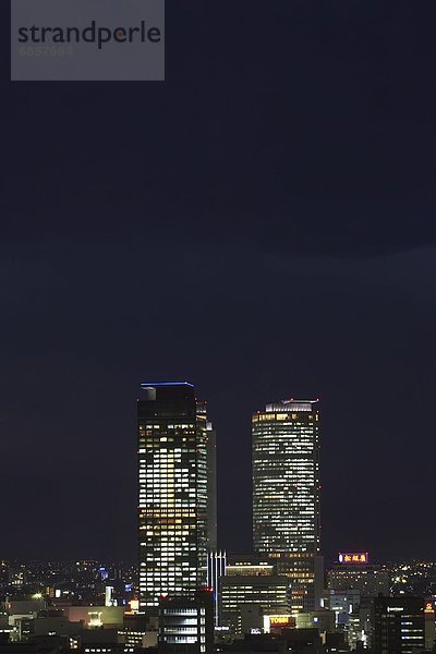 Skyline  Skylines  beleuchtet  Nacht  Großstadt  Hochhaus  groß  großes  großer  große  großen  2  Japan  Nagoya