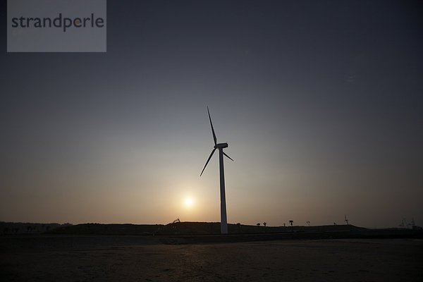 Windturbine Windrad Windräder Strand Sonnenuntergang Japan Shizuoka Präfektur