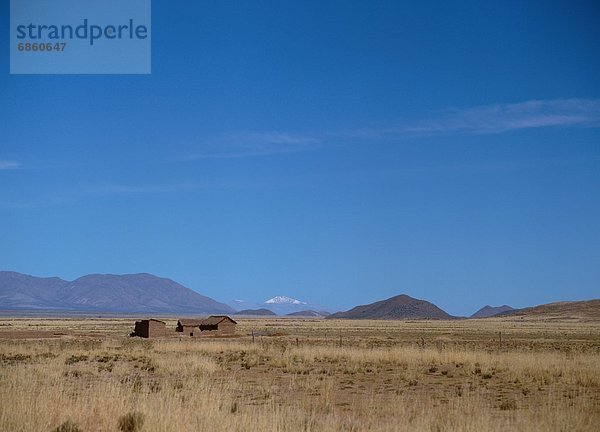 entfernt  leer  Bauernhaus  Berg  Feld  Argentinien  Jujuy Provinz  Südamerika