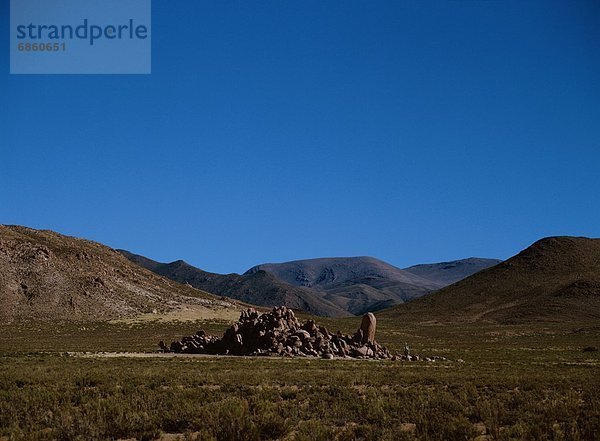 entfernt  Haufen  Felsbrocken  Berg  Himmel  über  klein  blau  Argentinien  Jujuy Provinz  Südamerika