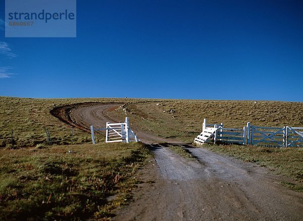 Fernverkehrsstraße schmutzig Zaun Argentinien zerbrochen Südamerika