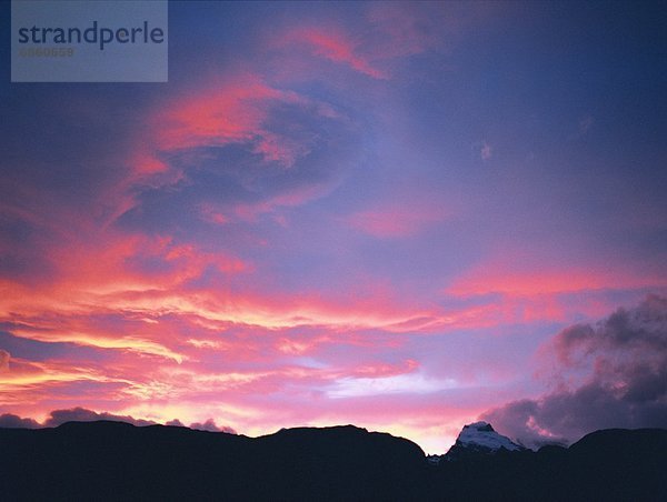 Berg Sonnenuntergang Silhouette über pink Argentinien Romantik Südamerika