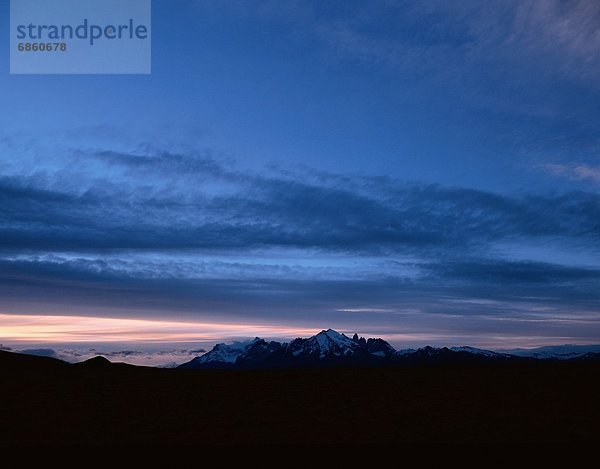 Berg  Schönheit  über  Sonnenaufgang  Chile  Cuernos del Paine  Südamerika