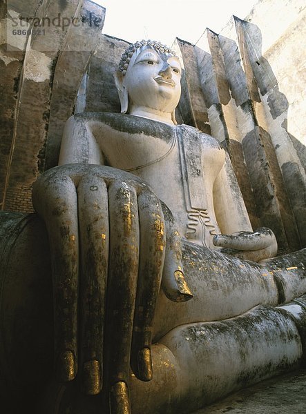 Ruine  Statue  groß  großes  großer  große  großen  Südostasien  Buddha  Sukhothai  Thailand