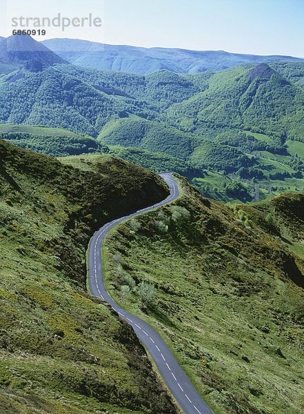 Frankreich  Berg  rennen  grün  Fernverkehrsstraße  Auvergne
