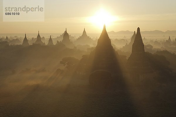 beleuchtet  Sonnenstrahl  Silhouette  Sonnenaufgang  Dunst  Geschichte  Ruine  Myanmar