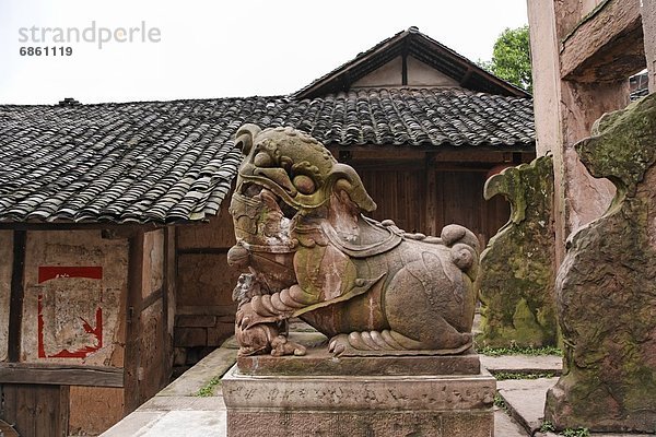Löwe Panthera leo Stadt Statue China Sichuan alt