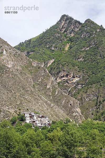 Berg Dorf Seitenansicht China Nestbau Tibet Sichuan