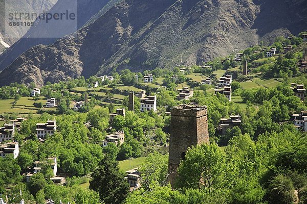 Berg Dorf Seitenansicht China Nestbau Tibet Sichuan