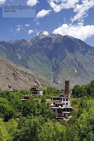 Berg Dorf Seitenansicht China Nestbau Tibet Sichuan