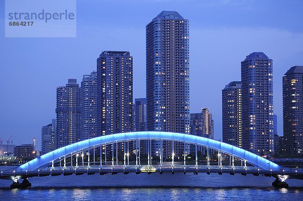 hoch  oben  Gebäude  aufwärts  Brücke