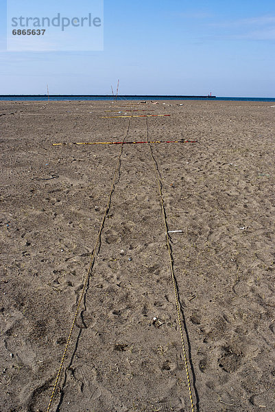 liegend  liegen  liegt  liegendes  liegender  liegende  daliegen  Strand  Seil  Tau  Sand