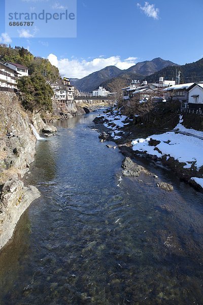 fließen  Fluss  Dorf