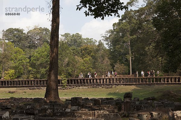 überqueren  Tourist  Brücke  Angkor