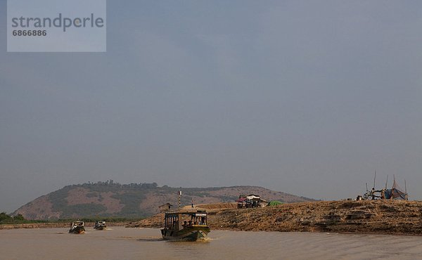 Tourboats at Tonle Sap