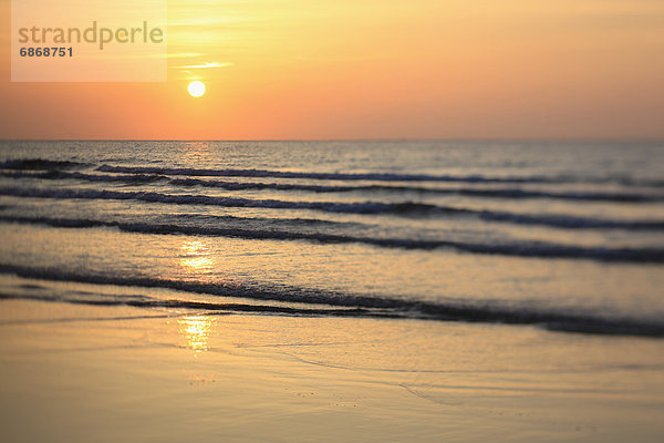 Strand in der Dämmerung