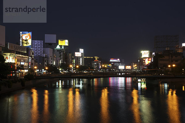 Stadtansicht  Stadtansichten  Nacht  Großstadt  Fukuoka  Japan  Kyushu
