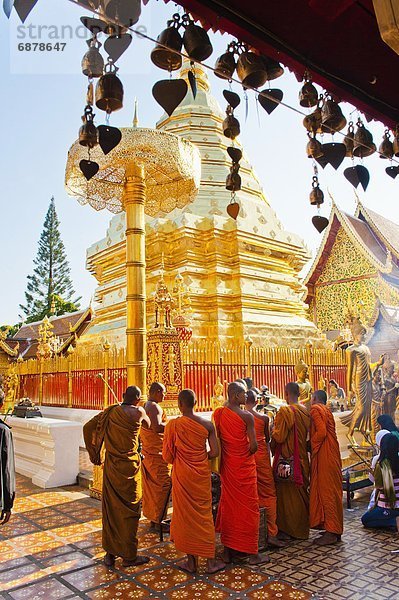 Gebet  fünfstöckig  Buddhismus  Südostasien  Mönch  Asien  Chiang Mai  Thailand