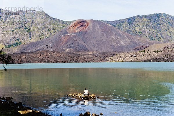 Mann  See  Vulkan  frontal  angeln  Berg  Boden  Fußboden  Fußböden  Südostasien  Krater  Asien  Indonesien  Lombok