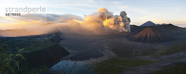 hoch  oben  senden  Wolke  Vulkanausbruch  Ausbruch  Eruption  Vulkan  Berg  Südostasien  Asche  Asien  Indonesien