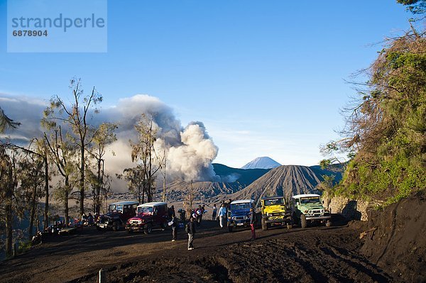 Tagesausflug  Tourist  Berg  Geländewagen  Südostasien  Asien  Indonesien