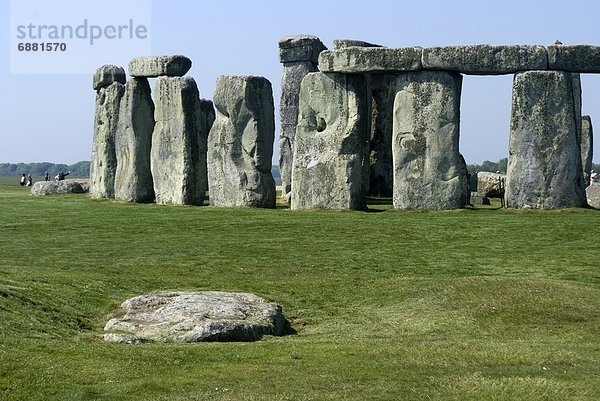 zwischen  inmitten  mitten  stehend  Europa  Stein  flirten  Großbritannien  Kreis  UNESCO-Welterbe  England  prähistorisch  Stonehenge  Wiltshire