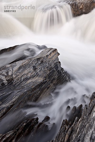 fallen  fallend  fällt  treten  Fluss  Nordamerika  UNESCO-Welterbe  Yoho Nationalpark  British Columbia  Kanada