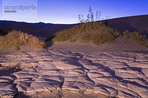 Vereinigte Staaten von Amerika  USA  Sand  Nordamerika  flach  Düne  Death Valley Nationalpark  Kalifornien  getrocknet  Schlamm
