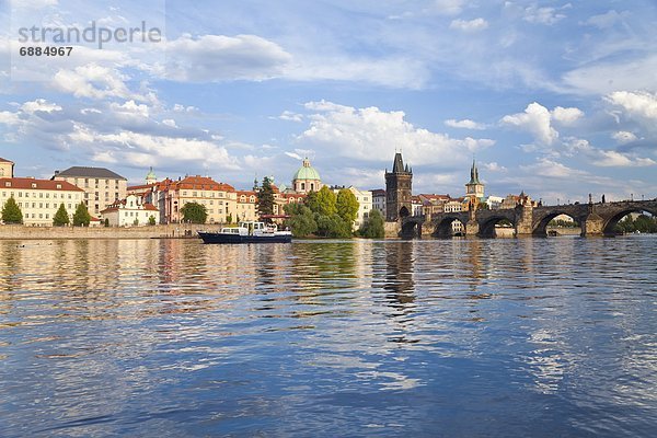 Prag  Hauptstadt  Europa  Brücke  Fluss  Tschechische Republik  Tschechien  Moldau  Altstadt  UNESCO-Welterbe