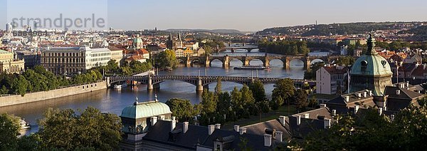 Prag  Hauptstadt  Europa  Brücke  Fluss  Tschechische Republik  Tschechien  Ansicht  Moldau