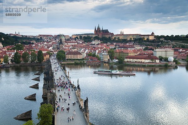 Prag  Hauptstadt  Europa  Palast  Schloß  Schlösser  Fluss  Tschechische Republik  Tschechien  Moldau  UNESCO-Welterbe  Karlsbrücke  Ortsteil