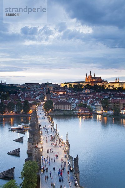 Prag  Hauptstadt  Europa  Palast  Schloß  Schlösser  Abend  Fluss  Tschechische Republik  Tschechien  Moldau  UNESCO-Welterbe  Karlsbrücke  Ortsteil