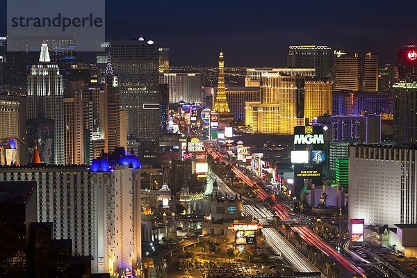 Vereinigte Staaten von Amerika  USA  Hotel  Nordamerika  Nevada  Ansicht  Erhöhte Ansicht  Aufsicht  vorwärts  Casino  heben  Abenddämmerung  Las Vegas