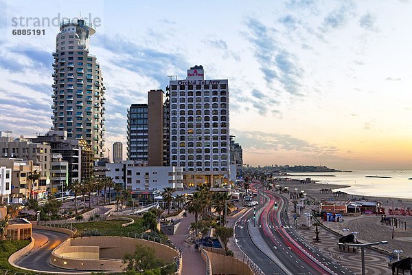 Großstadt  Ansicht  Erhöhte Ansicht  Aufsicht  heben  Naher Osten  Strand  Abenddämmerung  Israel  Tel Aviv