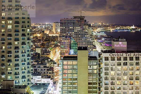 Großstadt  Ansicht  Erhöhte Ansicht  Aufsicht  heben  Naher Osten  Strand  Abenddämmerung  Israel  Tel Aviv