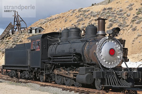 Vereinigte Staaten von Amerika  USA  Hügel  Wasserdampf  Geschichte  Nordamerika  Nevada  Gold  Lokomotive  alt  Haltestelle  Haltepunkt  Station  Zug